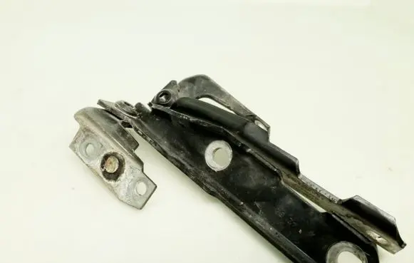 Audi A6 S6 C5 4B Engine bonnet/hood hinges 4B0823301D 4B0823302D