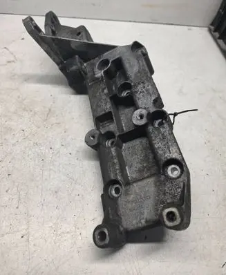 Volvo S60 Engine mounting bracket 8642196