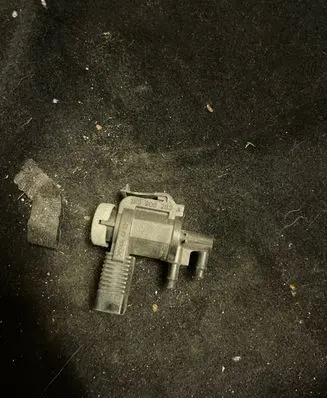 Volkswagen Golf V Turbo solenoid valve 1K0906283