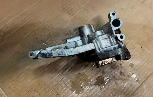 Mercedes-Benz E W211 Oil pump 2721800501