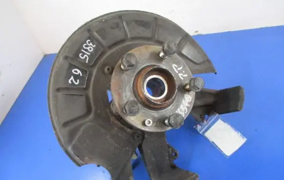 Volkswagen Jetta V Front wheel hub spindle knuckle