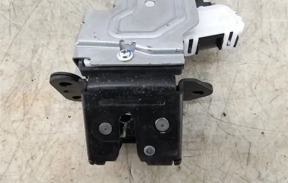 Mazda 2 Tailgate/trunk/boot lock/catch/latch