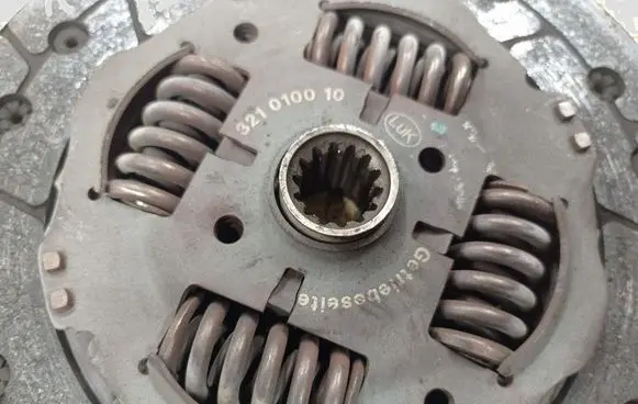 Opel Meriva A Clutch pressure plate 321010010 LUK