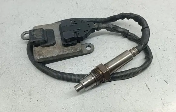 Mercedes-Benz Vito Viano W447 Lambda probe sensor A0009050108 0009050108
