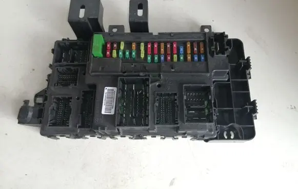 Ford Mustang VI Fuse module FR3T15604BJ FR3T15604