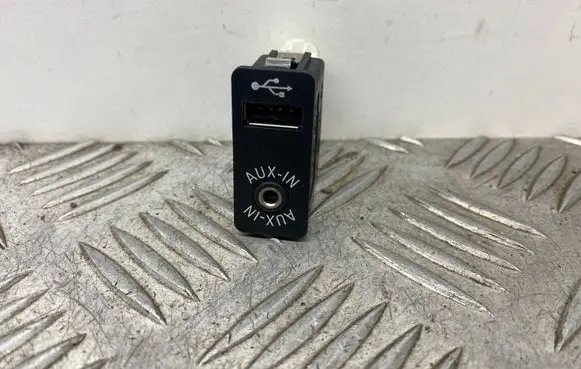 BMW 5 F10 F11 AUX in-socket connector 9237653