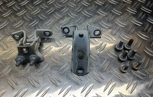 Rear door hinge set