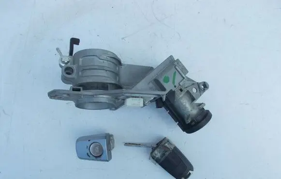 Opel Astra H Ignition lock 2421430