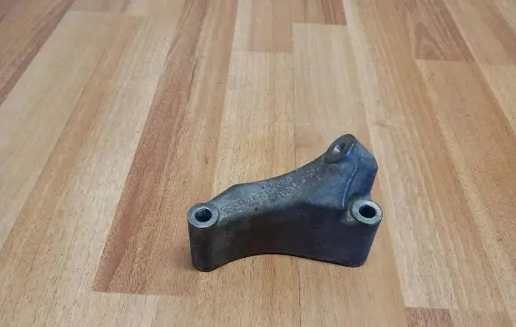 Mercedes-Benz S W220 A/C compressor mount bracket A6112340239 154039 6112340239