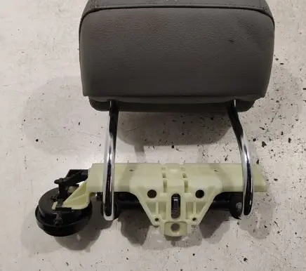 Mercedes-Benz S W221 Rear seat headrest A334002