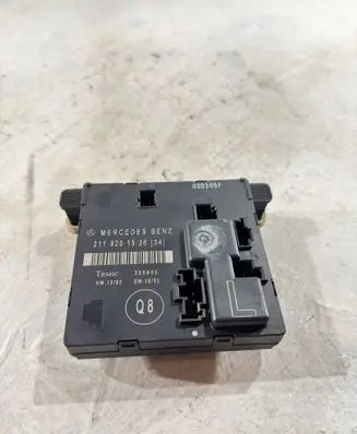 Mercedes-Benz E W211 Door control unit/module 2118201526 030305F 356805