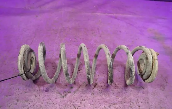 Volkswagen Golf IV Rear coil spring