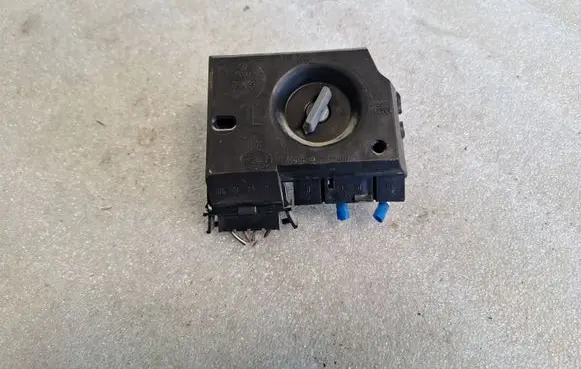 Audi 100 S4 C4 Tail light bulb cover holder B5831BL