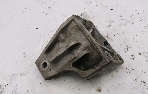 Jeep Grand Cherokee Engine mounting bracket NOCODE