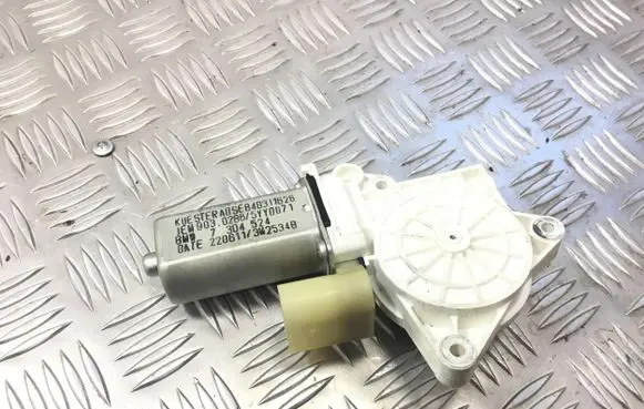 BMW 6 F12 F13 Rear door window regulator motor 7304524