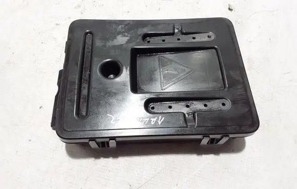 Renault Arkana Fuse box set 243806085R