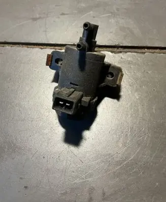 Opel Vivaro Turbo solenoid valve 7700113071