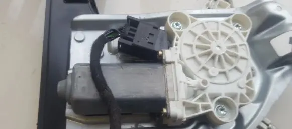 Mercedes-Benz C W203 Front door window regulator motor A2118201742 7746002817