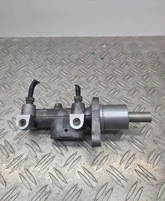 Master brake cylinder