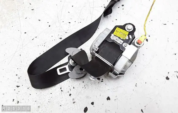 Hyundai i40 Front seatbelt 888203z000tx