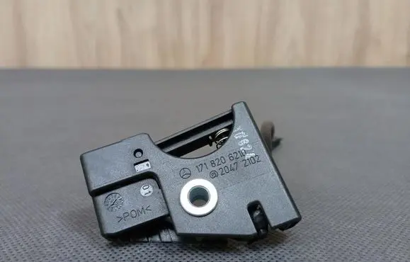 Mercedes-Benz SLK R171 Convertible roof hinge 1718206210 A1718206210