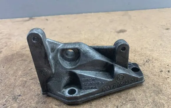 BMW 7 F01 F02 F03 F04 Engine mounting bracket 7805421 13517805421