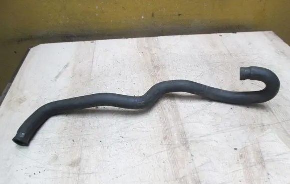 Mercedes-Benz Vito Viano W638 Engine coolant pipe/hose A6388327523