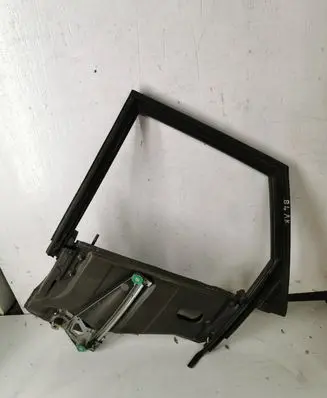 Rear door manual window regulator