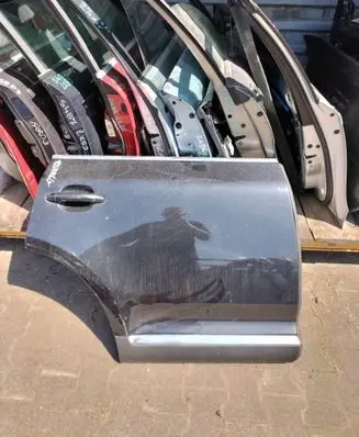 Volkswagen Touareg I Rear door 