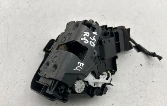 Volvo V50 Front door lock 30799302 2221NC75RB