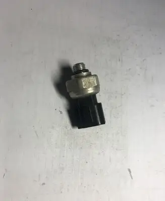 Nissan Juke I F15 Air conditioning (A/C) pressure sensor 42CP811