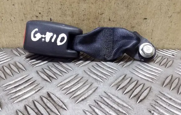 Mitsubishi Outlander Middle seatbelt buckle (rear) 