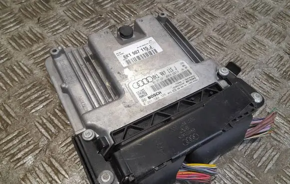 Audi A4 S4 B8 8K Engine control unit/module 8K1907115J 0261S04326 8K1907103