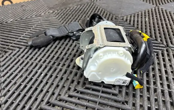 Alfa Romeo Giulia Front seatbelt 01561129300