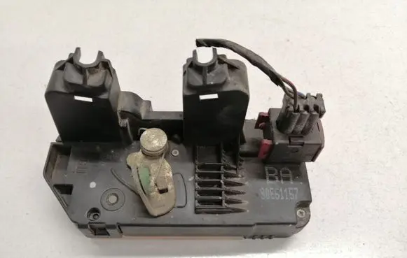 Opel Zafira A Rear door lock 90561157