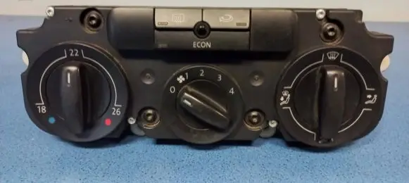 Volkswagen PASSAT B6 Climate control unit 74730900