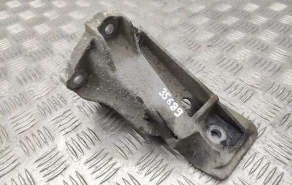 Land Rover Discovery 3 - LR3 Engine mounting bracket 4H226061AA