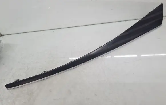 Dashboard glove box trim