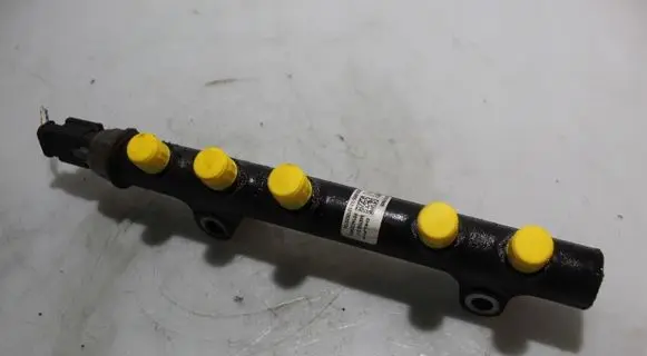 Citroen C4 II Fuel main line pipe 94675001