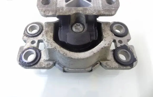Engine mount bracket