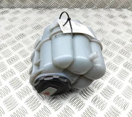 Audi A4 S4 B9 8W Coolant expansion tank/reservoir 8W2121405K 8W2121403E