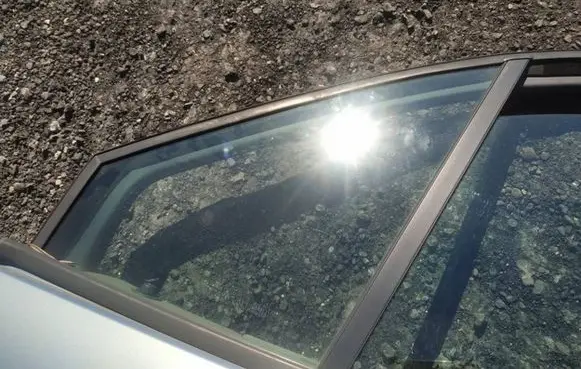 Renault Scenic II - Grand scenic II Front door vent window glass four-door as2