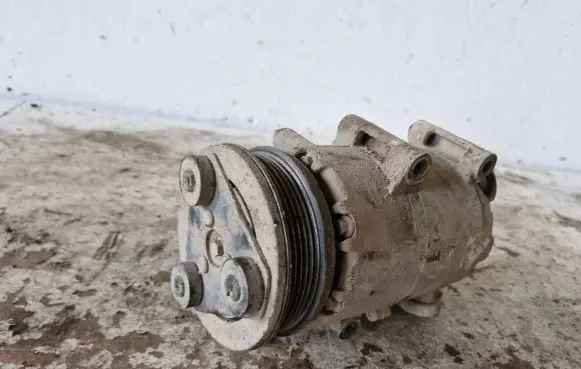 Ford C-MAX I Air conditioning (A/C) compressor (pump)
