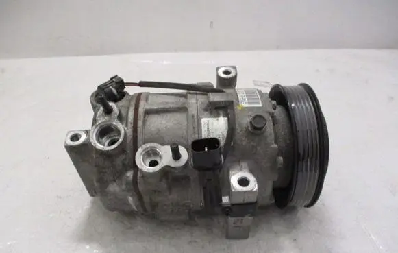 KIA Sportage Air conditioning (A/C) compressor (pump) F500NFFEA02 F500 NFFEA 02