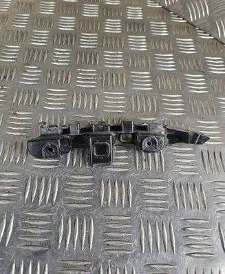 Front bumper mounting bracket