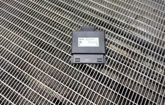 Audi A4 S4 B8 8K Voltage converter/converter module 8K0959663B 111004109