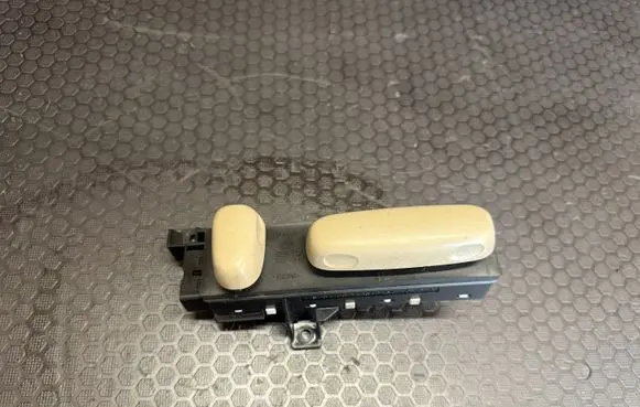 Toyota Avensis T250 Seat control switch 18A188