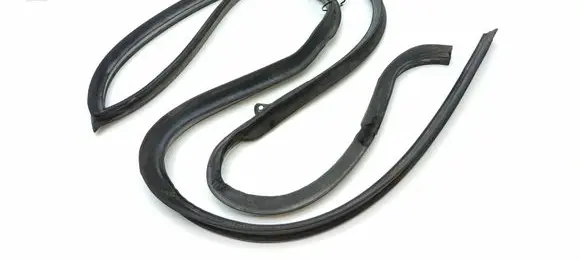BMW 7 E23 Rear door rubber seal (on body)