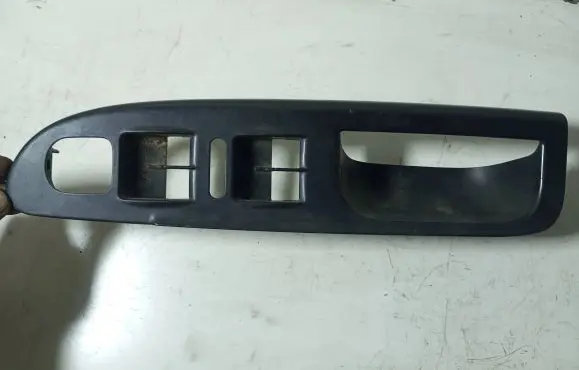 Volkswagen PASSAT B6 Front door window switch trim 3C1867171B