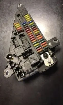 BMW 5 E60 E61 Fuse module 6906618
